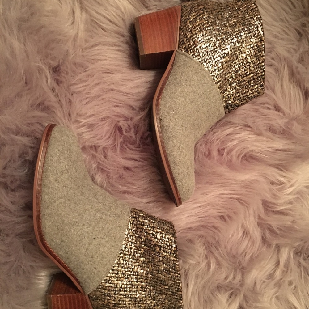 Size 5 TOMS Booties